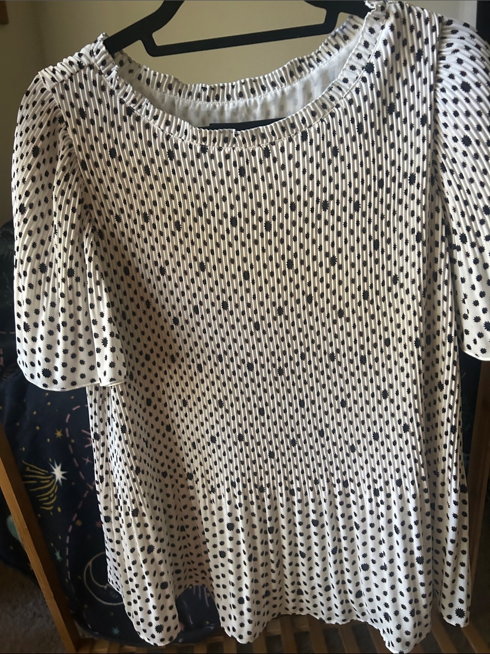 White blouse w black pattern NWOT